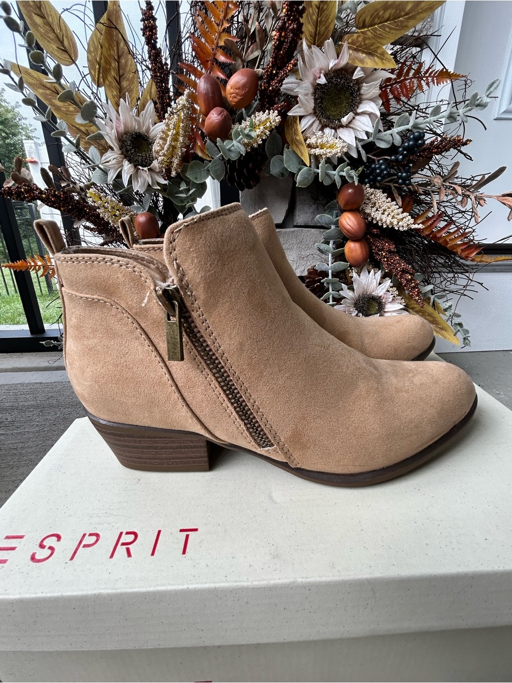 Esprit NIB Timber Sand Suede Ankle Booties for Women with Side Zip Size 6 Med.